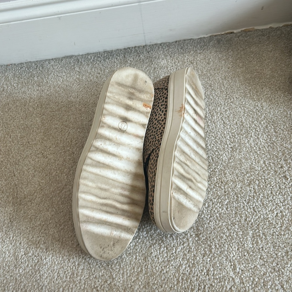 Universal Thread Sneakers - Picture 3 of 4